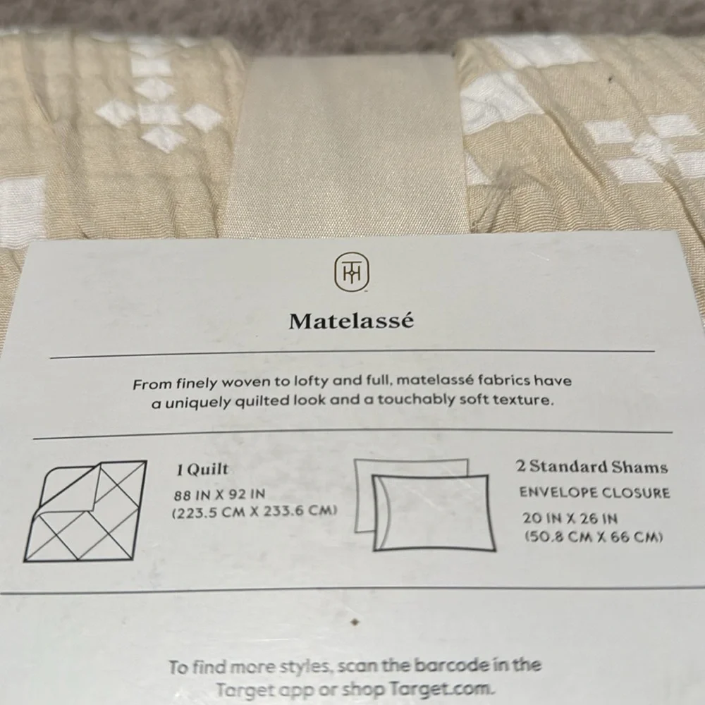Full/queen Matelasse 3 piece quilt set